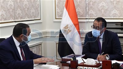 رئيس الوزراء يتابع مع «التنظيم والإدارة» إجراءات عقد المسابقات المركزية