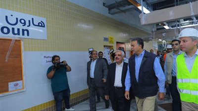 وزير النقل: بدء التشغيل التجريبى للمرحلة الرابعة من الخط الثالث لمترو الأنفاق 