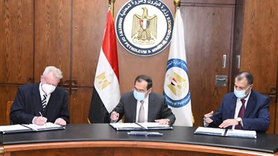 مصر توقع اتفاقيتين للبحث عن البترول باستثمارات 506 ملايين دولار