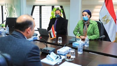 وزيرة البيئة تستعرض مساهمات البورصة فى التصدى لآثار التغيرات المناخية