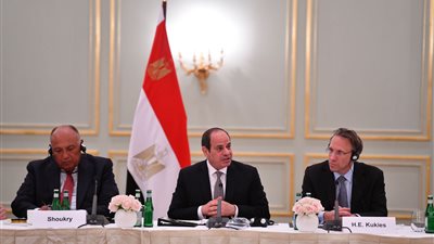 السيسي يشارك في مائدة مستديرة مع ممثلي مجتمع الأعمال ورؤساء الشركات الألمانية