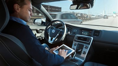 دبي تعتزم تشغيل السيارات ذاتية القيادة