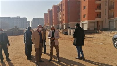 مسئولو «الإسكان» يتفقدون «عمارات السلام» في مدينة العبور