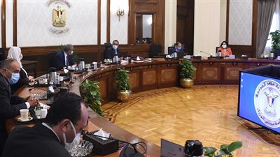 رئيس الوزراء يستعرض مقترحات إعداد حزمة حماية إجتماعية إستثنائية