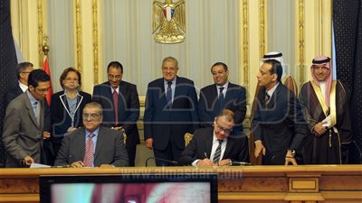 محلب يشهد توقيع عقدين فى الإسكان مع ماونتن فيوالمصرية وسيسبان السعودية