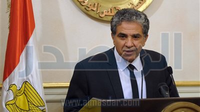 وزير البيئة ومحافظ المنيا يتفقدان مصنعًا لتدوير القمامة