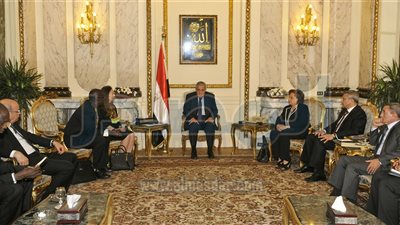 محلب يبحث سبل التعاون المشترك مع بنك التنمية الأفريقى