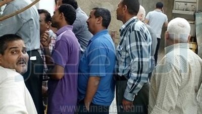 بالصور.. صرف 2,6 مليون جنيه إعانات طوارئ لـ 3595 عاملا بـ 