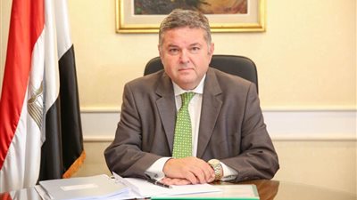 وزير قطاع الأعمال يشهد توقيع مذكرة تفاهم لإنشاء مصنع غزل ونسيج بـ