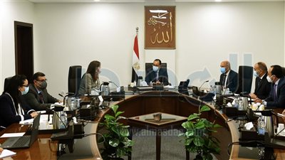 «الوزير» يستعرض موقف عدد من مشروعات «النقل» أمام رئيس الوزراء