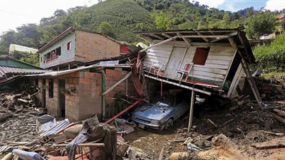 ارتفاع حصيلة انزلاق التربة في كولومبيا إلى 92 قتيلا