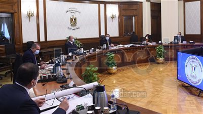 «مدبولي» يتابع إجراءات تسكين أهالي المناطق غير الآمنة