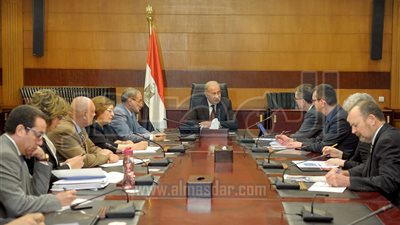 رئيس الوزراء يبحث تدابير الاعتراف الدولي بشهادة النيل