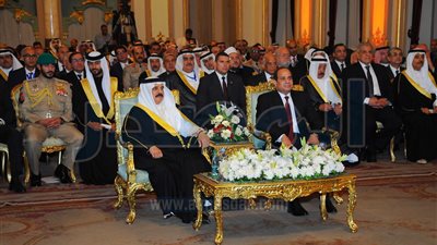 بالصور .. السيسي وعاهل البحرين في حفل غنائي بقصر عابدين