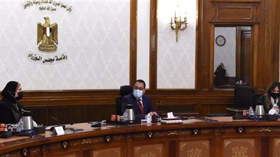 رئيس الوزراء يتابع توفير المستلزمات الصناعية لمبادرة «حياة كريمة»