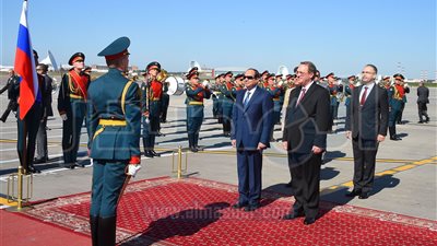 بالصور.. مراسم إستقبال الرئيس 