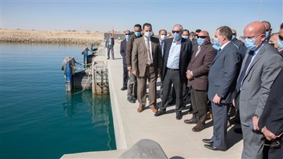 وزير النقل يتفقد أعمال إنشاء وتطوير ميناء السخنة بتكلفة 20 مليار جنيه 