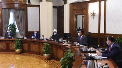 رئيس الوزراء يتابع تطوير آليات إدارة استثمارات المؤسسات الحكومية في البورصة