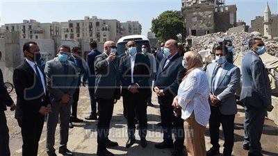 «مدبولي» يوجه بالإسراع في معدلات تنفيذ مشروع تطوير «سور مجرى العيون»