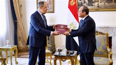 الرئيس السيسي يستقبل وزير خارجية روسيا بقصر الاتحادية