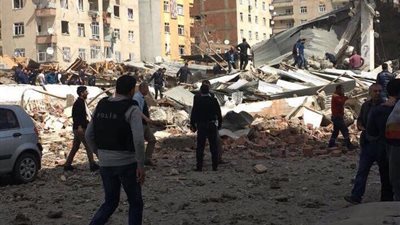 صور.. لحظة الانفجار قرب مقر للشرطة التركية بديار بكر