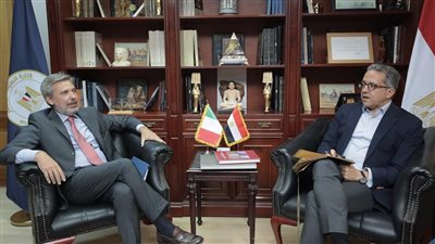 وزير السياحة والآثار يبحث مع سفير إيطاليا سبل تعزيز التعاون بين البلدين