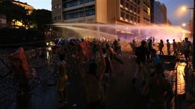  اشتباكات بين قوات الأمن اللبنانية ومحتجين في بيروت