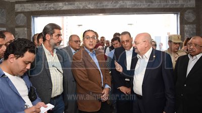 رئيس الوزراء: لن نقف مكتوفى الأيدى أمام أى ممارسات احتكارية للسلع