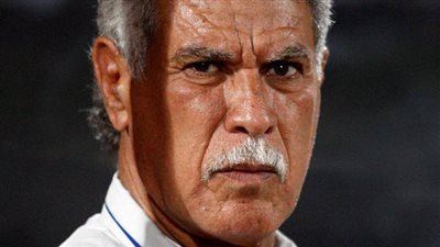 حسن شحاتة:لا أمانع تدريب 