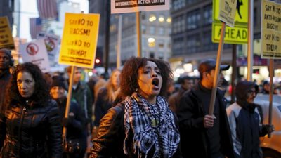 مظاهرات عنيفة ضد 