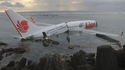 مشاهد مرعبة لحادث تحطم الطائرة الإندونيسية
