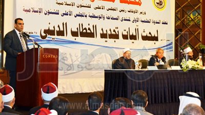 بالصور .. وزير