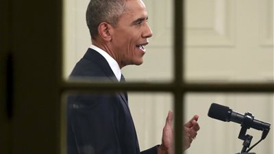 أوباما يسخر من ترامب خلال حفل عشاء مراسلي البيت الأبيض