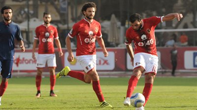 الأهلي يسعى لتأمين الصدارة أمام أسوان
