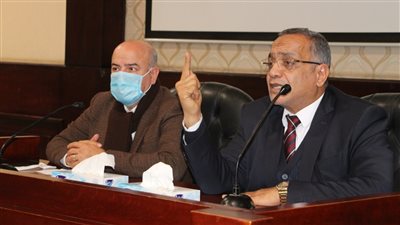 ندوة تثقيفية للتعريف بأهمية ريادة الأعمال في دعم مشروعات الشباب