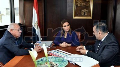 سحر نصر تبحث مع 