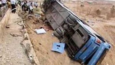 إصابة 36 شخص في حادث انقلاب أتوبيس بـ