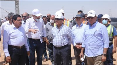 وزير النقل يتفقد أعمال تنفيذ الخط الأول لشبكة القطار الكهربائي السريع 