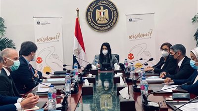 «المشاط» تتابع مع بعثة من الخزانة الفرنسيه أوجه التعاون المستقبلية