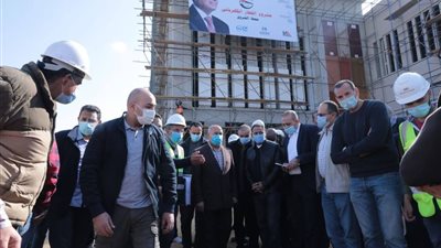 وزير النقل يتابع معدلات تنفيذ مشروع القطار الكهربائي