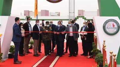 وزير البترول يفتتح محطة لتموين السيارات بالغاز في مدينة الشروق