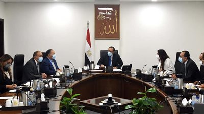 مدبولي يتابع تنفيذ توجيهات الرئيس بإجراء تطوير شامل للهيئات الاقتصادية العامة