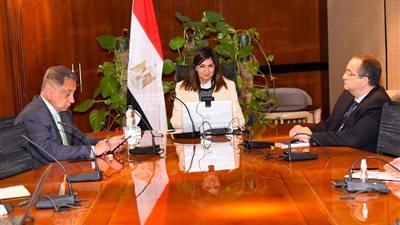 وزيرة الهجرة تلتقي عددًا من رواد الأعمال المصريين بالخارج والأفارقة