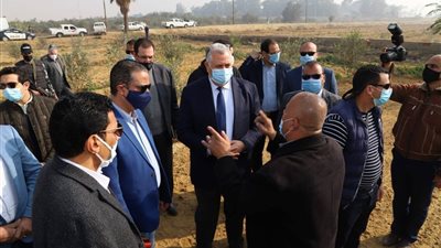 وزير الزراعة ومحافظ الفيوم يتفقدان مزرعة كوم أوشيم