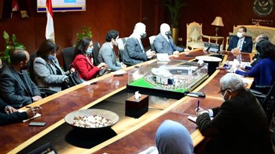 رئيس الرقابة المالية يبحث سبل جذب الاستثمارات للقطاع المالي غير المصرفي