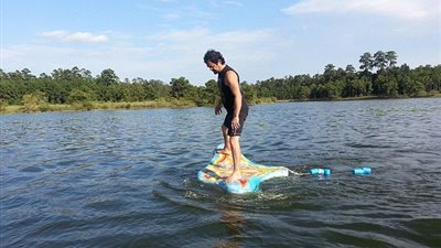 بالفيديو.. ابتكار جهاز للمشي على الماء وإنقاص الوزن معاً