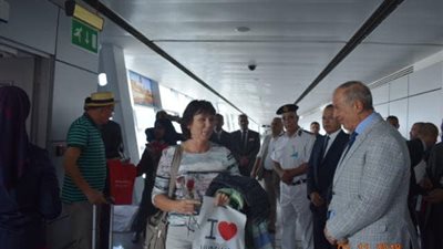 محافظ البحر الأحمر يستقبل أولى رحلات الخطوط الجوية الألمانية لمطار الغردقة