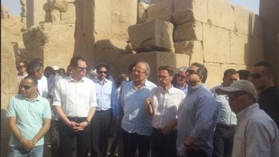 وزيرا الآثار والتنمية يتفقدان معبد الكرنك