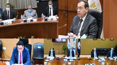 «الملا» يؤكد أهمية الإسراع بتنفيذ توسعات ميناء الحمراء البترولي