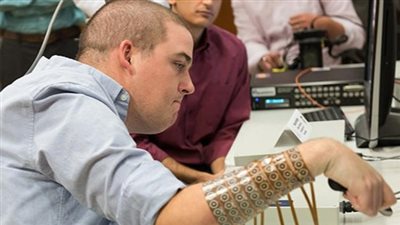 زرع شريحة فى القشرة الدماغية لعلاج الشلل الرباعى